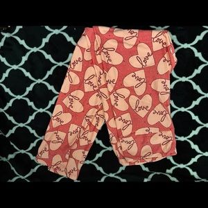 Size TC Never worn-Lularoe Valentine leggings